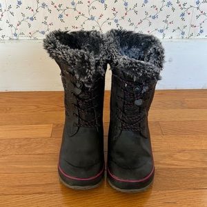 Girls winter Bogs size 2 (big kid)